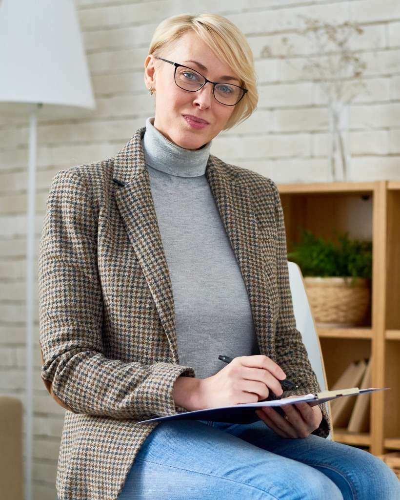 A female psychologist about to treat an eating disorder